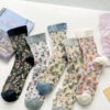 Women Artsy Floral Jacquard Socks
