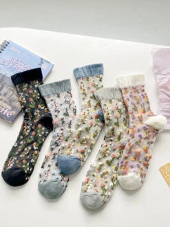 Women Artsy Floral Jacquard Socks