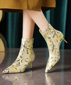 Chinese Style Handmade Embroidered Pointed Toe Slim Heel Short Boots CZ1023 -Ada Fashion Chinese Style Handmade Embroidered Pointed Toe Slim Heel Short Boots4