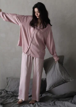Women Pink Peter Pan Collar Button Cozy Ice Silk Pajamas Two Piece Set Long Sleeve LY1903